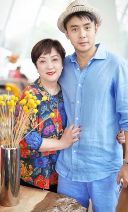 甄珍偕子神隐近1年 激罕现身姜大卫生日聚会