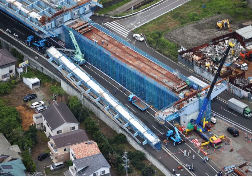 看世界)静冈高架绕道工程意外 50公尺长桥面塌2死6伤