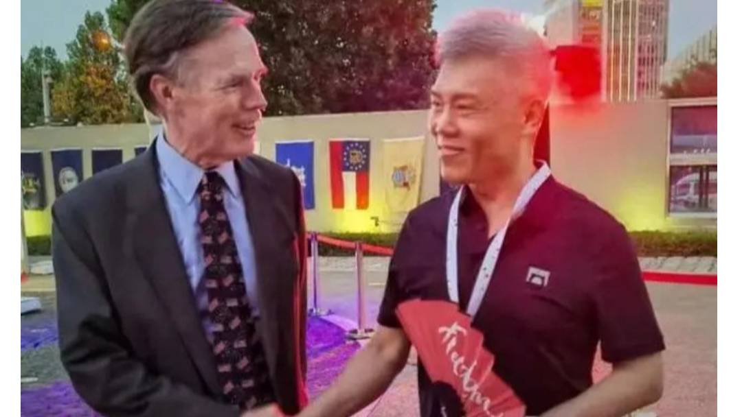 看世界/出席美国庆晚宴吃冰跳舞 中国“反美斗士”司马南遭轰虚伪