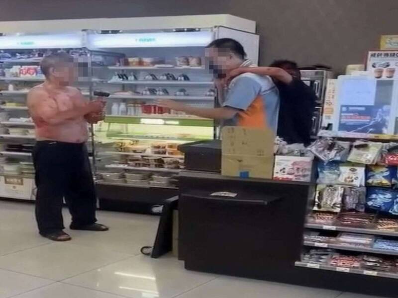 看世界/彰化狠男持榔头杀妻被羁押!超商店员“肉身护少年”成英雄