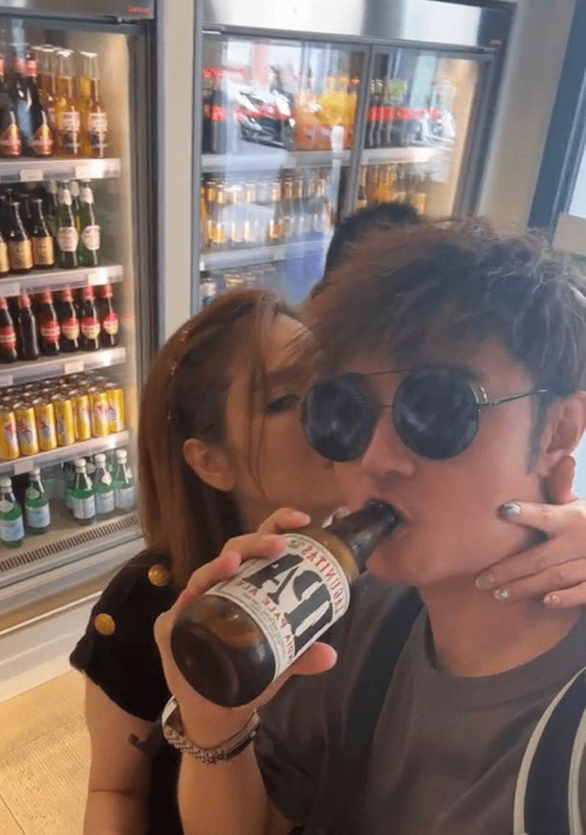 离婚风波后一家三口欧游 洪欣搂吻张丹峰放闪