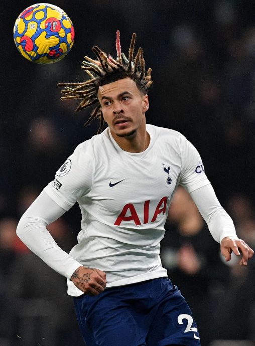 童年遭妈妈朋友猥亵留创伤  阿里嗑药成瘾接受治疗