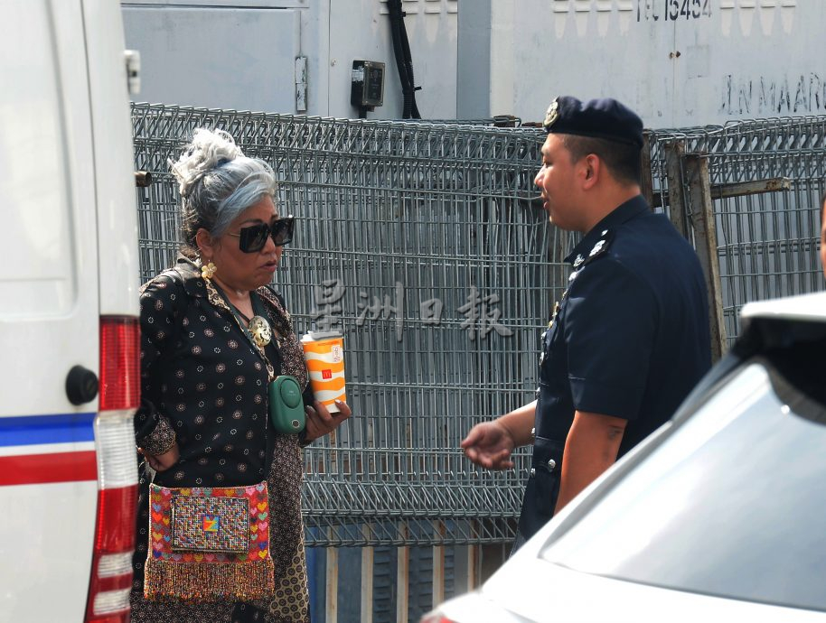 茜蒂卡欣车底遭人安装土制炸弹