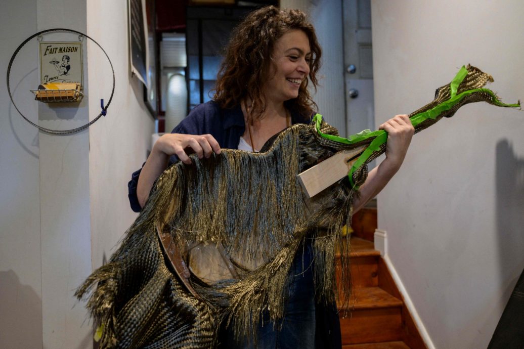 绿量无穷 | 制琴师用生物材料创新 蘑菇吉他环保无塑