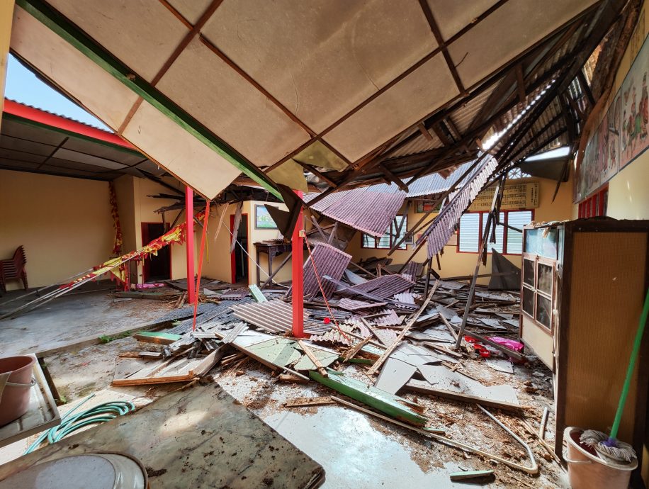 罗思义拨1万解燃眉之急 抢修凤山寺屋顶天花板