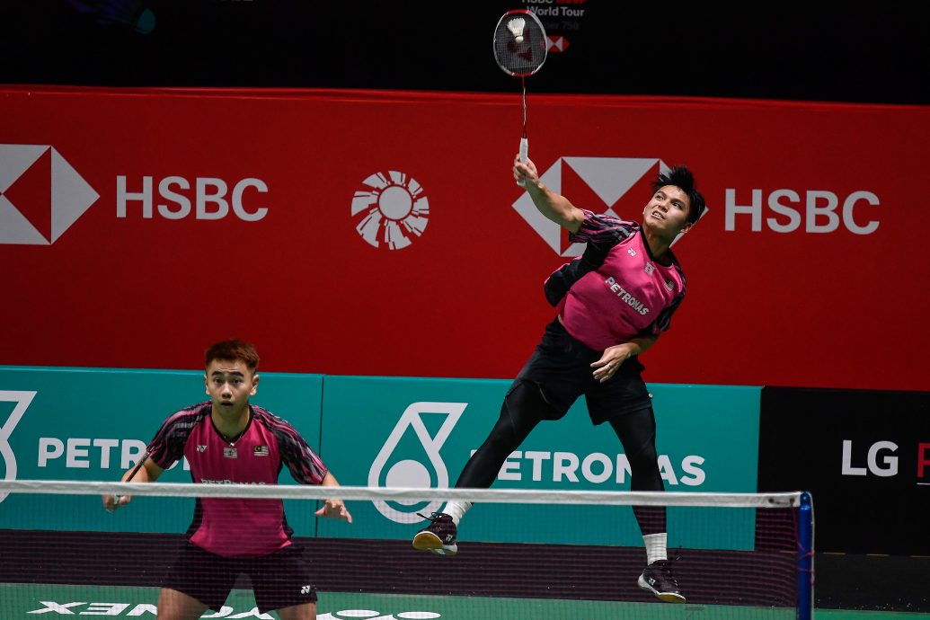 美国羽球超级300赛| 男单前4种子挺进  飞汀睽违1年再闯4强