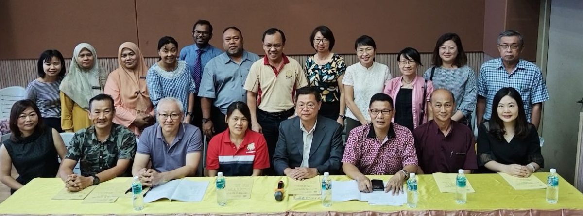 育才华中家协改选 谢万富蝉联主席