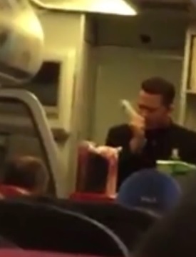 航程漫长没娱乐 空少唱歌逗乘客“耳朵怀孕了”