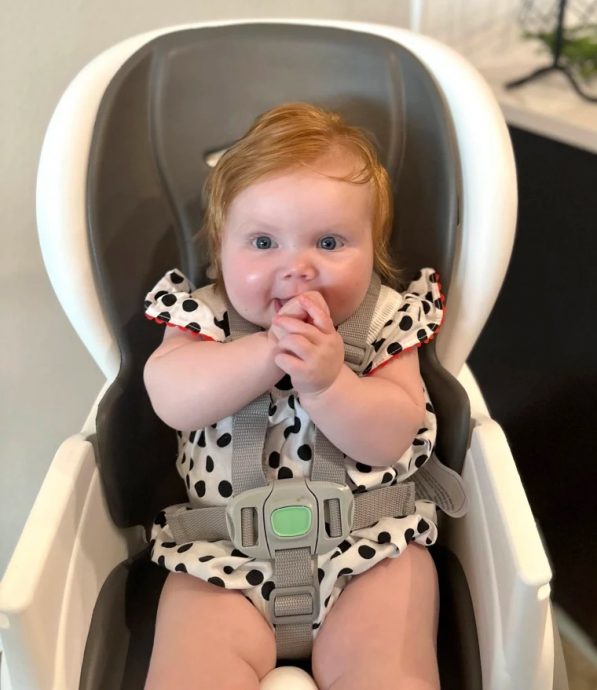 被放入消防局弃婴箱 值班消防员收养女婴