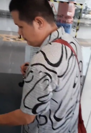 视频|视障夫妇携2幼儿被困LRT电梯 “紧急关头按钮全坏”