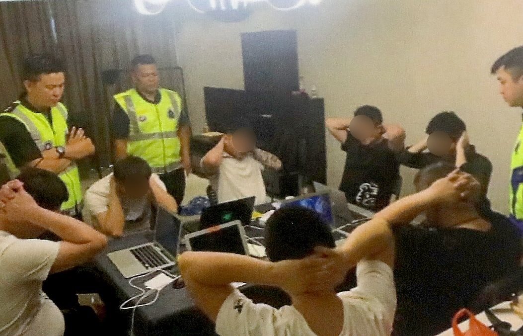 警破诈骗集团呼叫中心,捕10中国男子