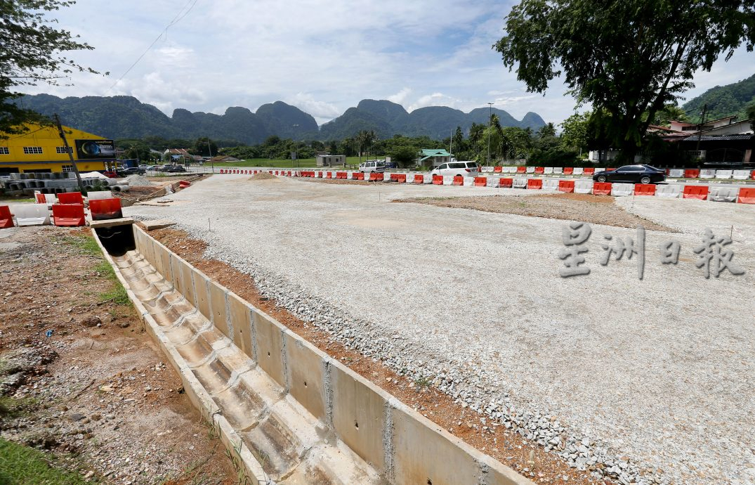 设交通圈3U型弯废5交通灯 打扪路工程料9月完成