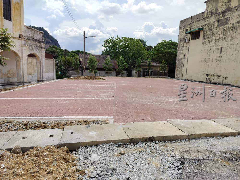 设交通圈3U型弯废5交通灯 打扪路工程料9月完成