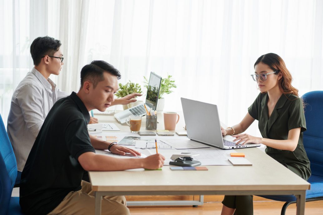 请编辑帮忙配图，谢谢。7月3日见报（大都会）职言职语