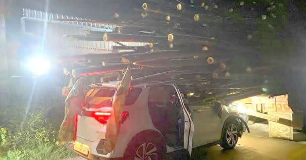 轿车追尾载竹罗里 竹子狠插驾驶座司机惨死