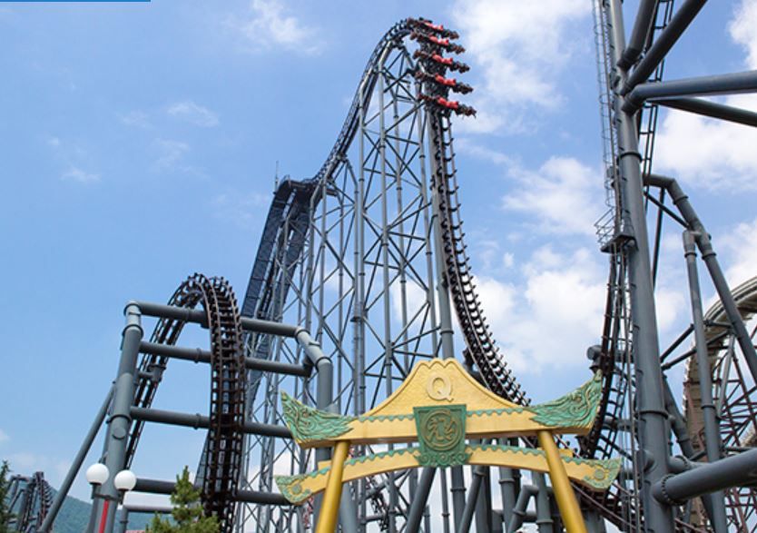 过山车突停电卡轨道 17人困60公尺高空半小时