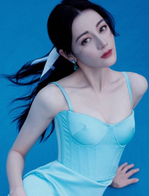 迪丽热巴也玩小心计?网民质疑垫了“假屁股”