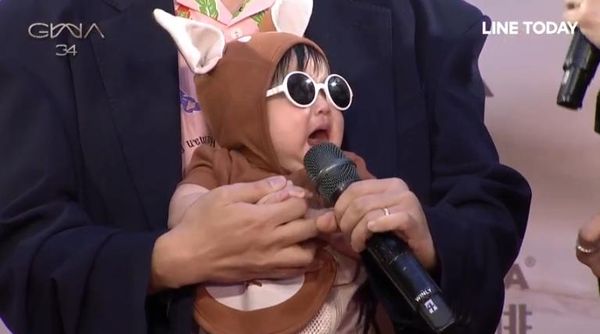 金曲34红毯|陈绮贞甩阴霾首露面 深V薄纱透肤泄春光