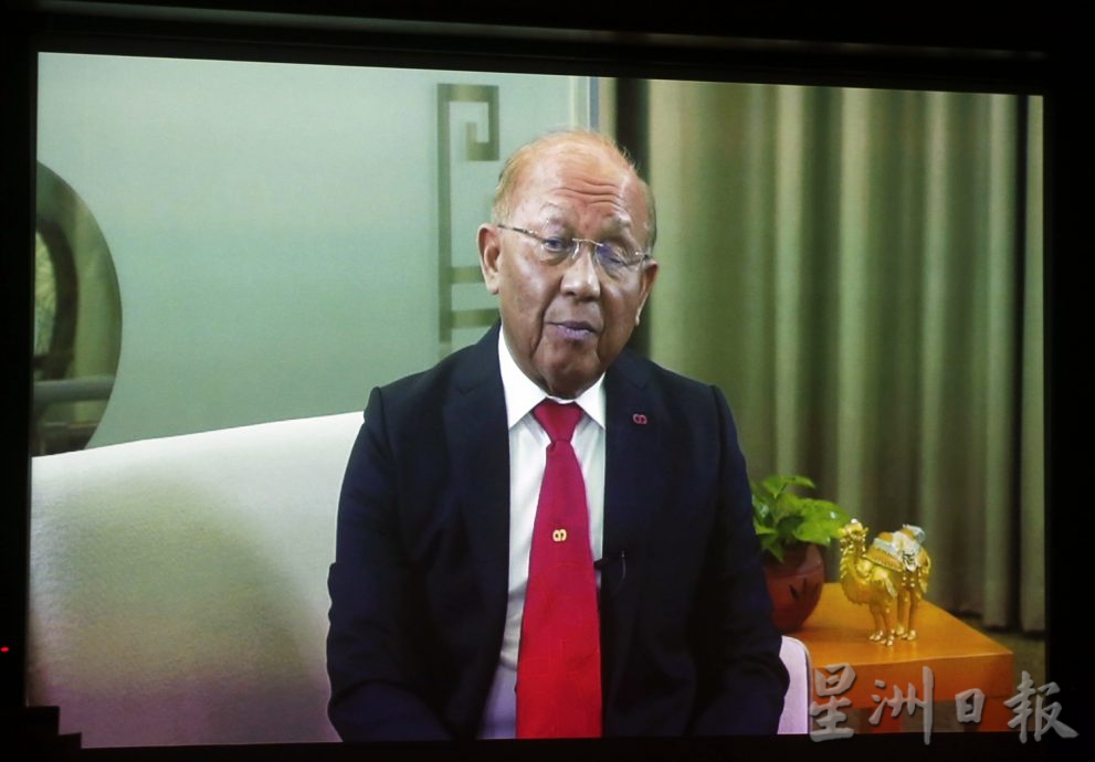 阿兹曼哈欣∕ChatGPT令传统企业落后