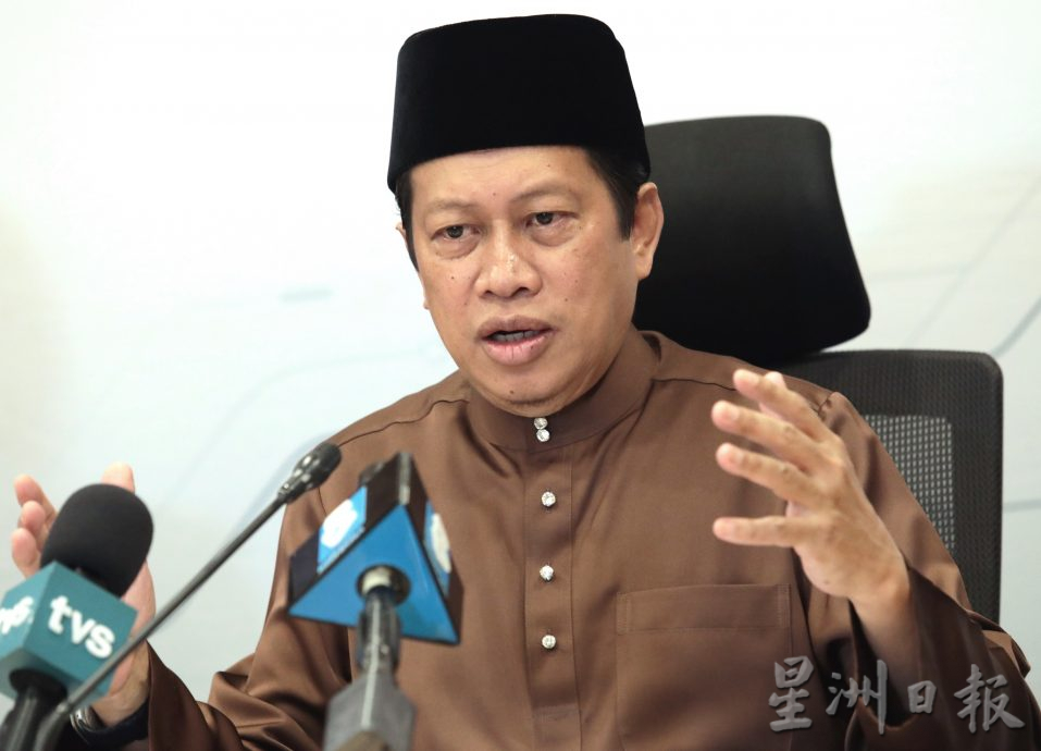 阿末马斯兰：援助金非州选糖果 