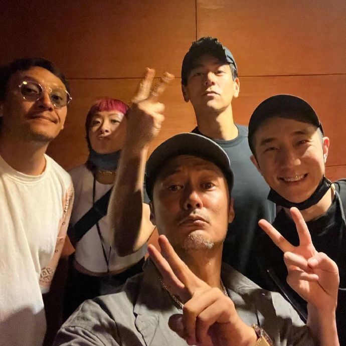 陈奕迅18岁女儿真面目引热议　眼大鼻尖网赞美过妈妈