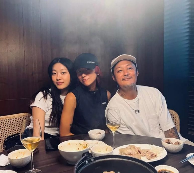 陈奕迅18岁女儿真面目引热议　眼大鼻尖网赞美过妈妈