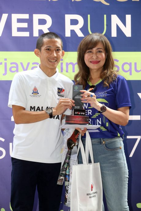 隆成功时代广场高塔竞速赛|达成生涯第100场比赛 苏为庆夺冠稳坐世界第一