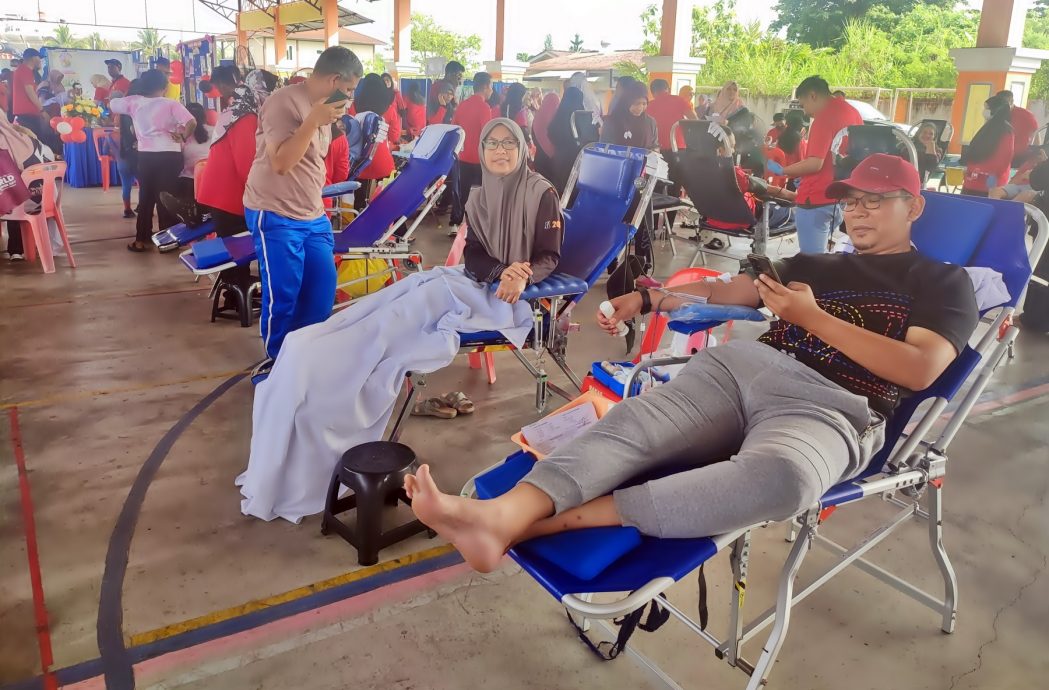 需公众长期捐献 霹每天用500包血液