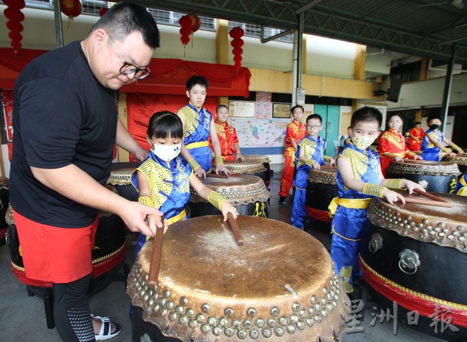 霹:21日见报/封底主文/十八般武艺 | 二十四节令鼓 马来西亚文化传统之光