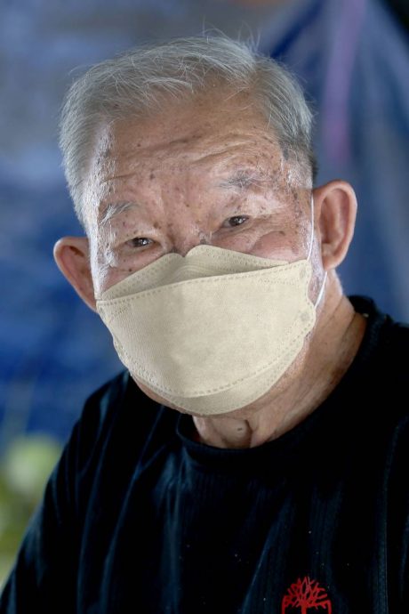 霹:版头/怡天气影响椰水行情淡 生意全靠周末假日外地游客