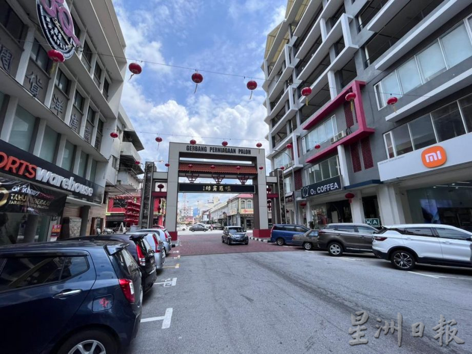 霹：第三版头／八角楼大厦周边步行街 商家担心封路堵车