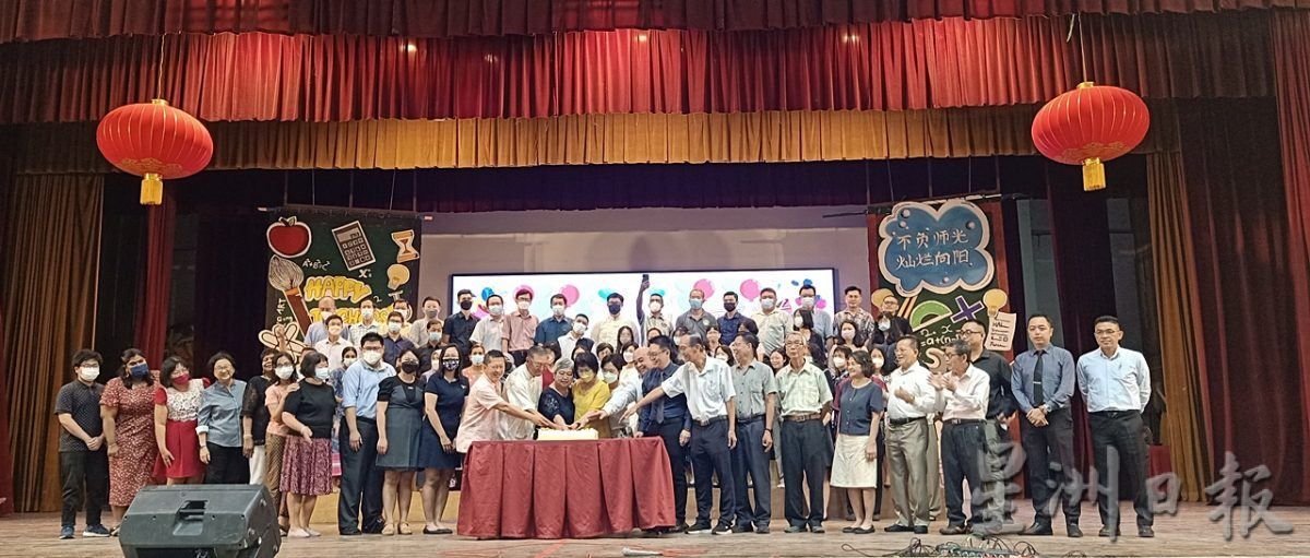 霹：第五版头／吴国芳：育才独中明年落实IPAD 教学计划 并结合电子白板教学