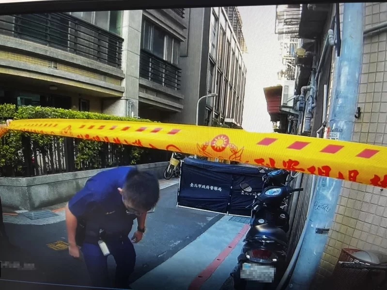 饱受情绪与经济困扰 母抱5岁儿坠楼亡