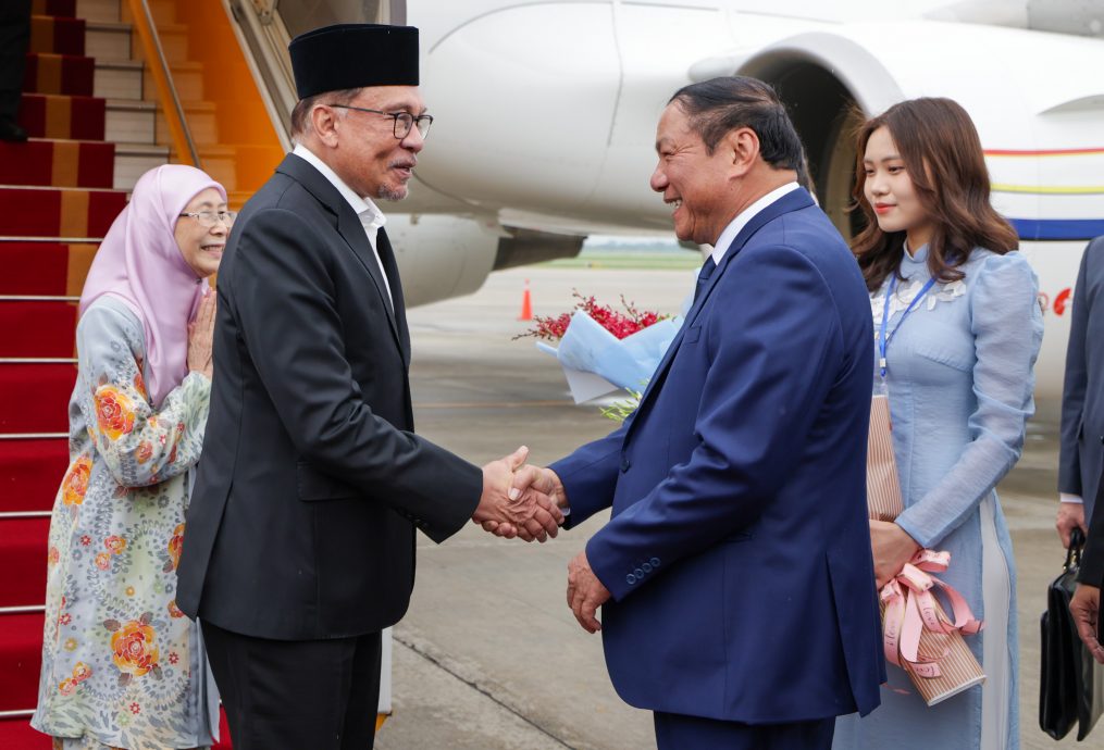 首相伉俪抵达河内展开2天官访