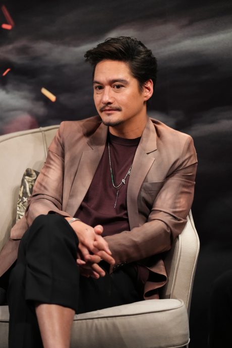 马里奥首演《神探坤潘》系列 难忘骑马冲出枪林弹雨