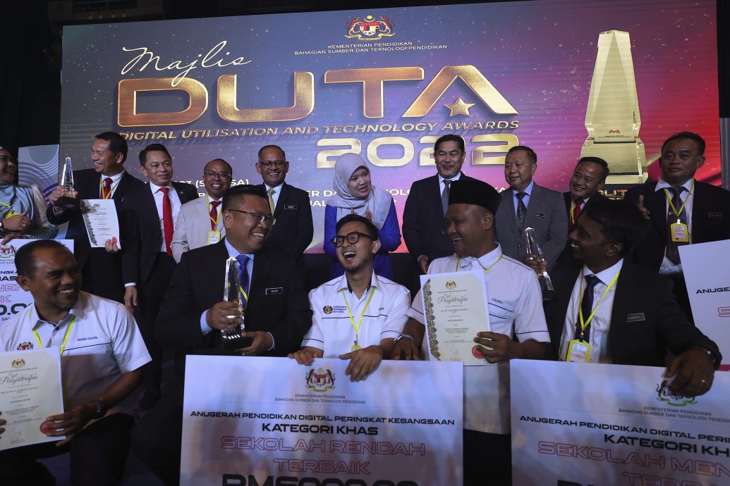 (2图)教长:所有学校各获7万令吉提升厕所.冀计划在3个月内奏效