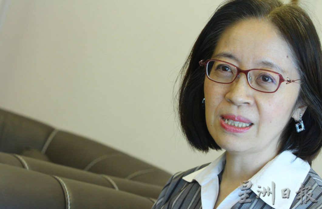 访驻马台北经济文化办事处代表叶非比