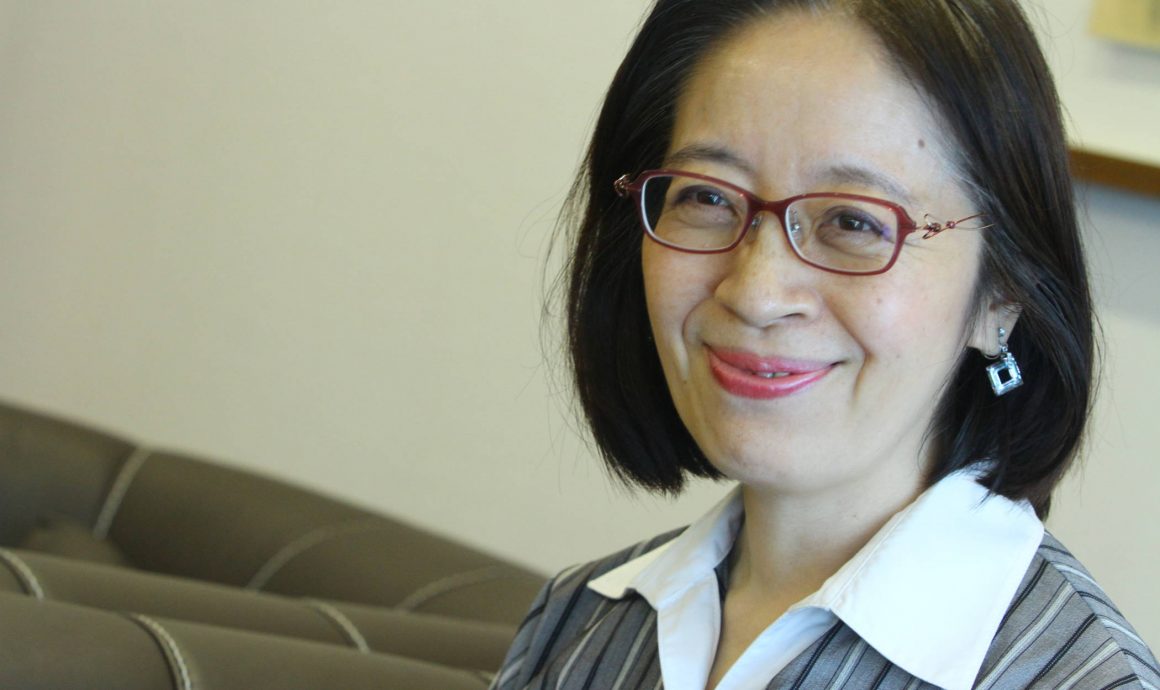 访驻马台北经济文化办事处代表叶非比