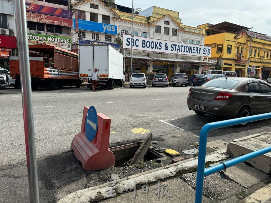 (今必下)NS芙蓉/拿督昔阿末路2处暗涵盖脱落留下大洞,危机四伏