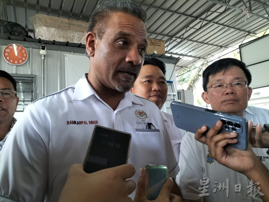 政府部门衣着规范课题 蓝卡巴星:需认真探讨此事