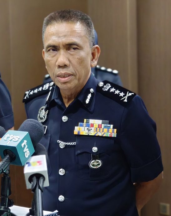 （全国版）费索证实，警方目前共接到2宗关于首相海报被破坏的投报，分别发生在古邦巴素和居林。