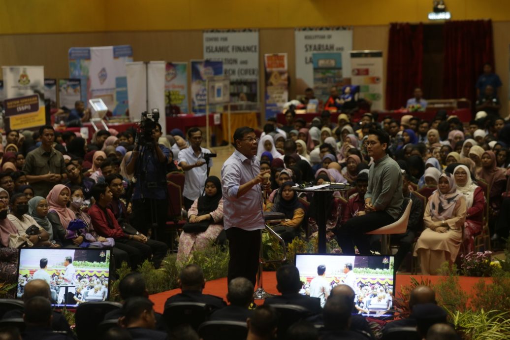 赛夫丁:监管机构必须要了解国外乐队背景!