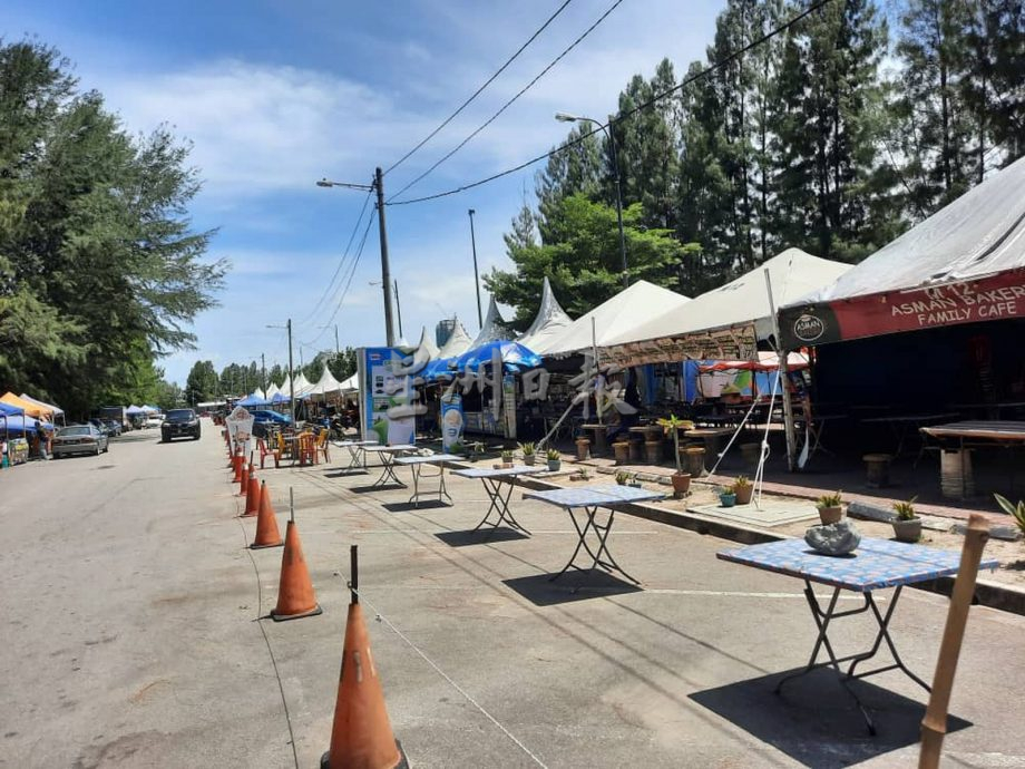 (古城封面主文)沟渠严重阻塞 吉里望广场飘臭 晨运者受不了