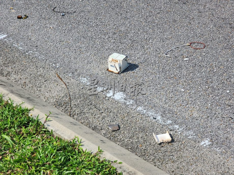 （古城版6）赛阿都阿兹路半公里内3路灯倾斜