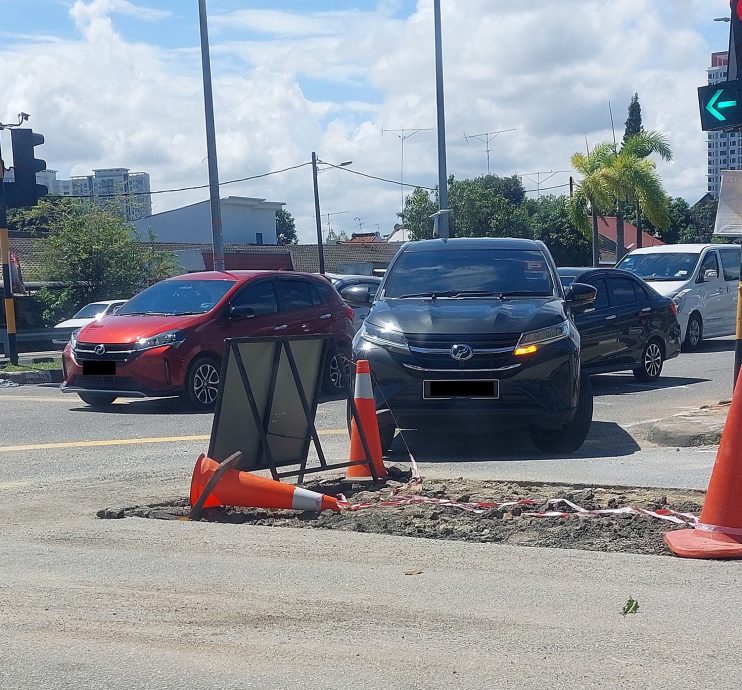 (古城版)转弯处路中央突然有障碍物对道路使者用不利