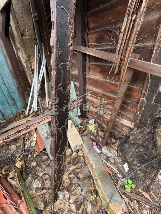 （古城第三版主文）祈安律木屋荒废屋檐倒塌 梁证法促业主尽快维修