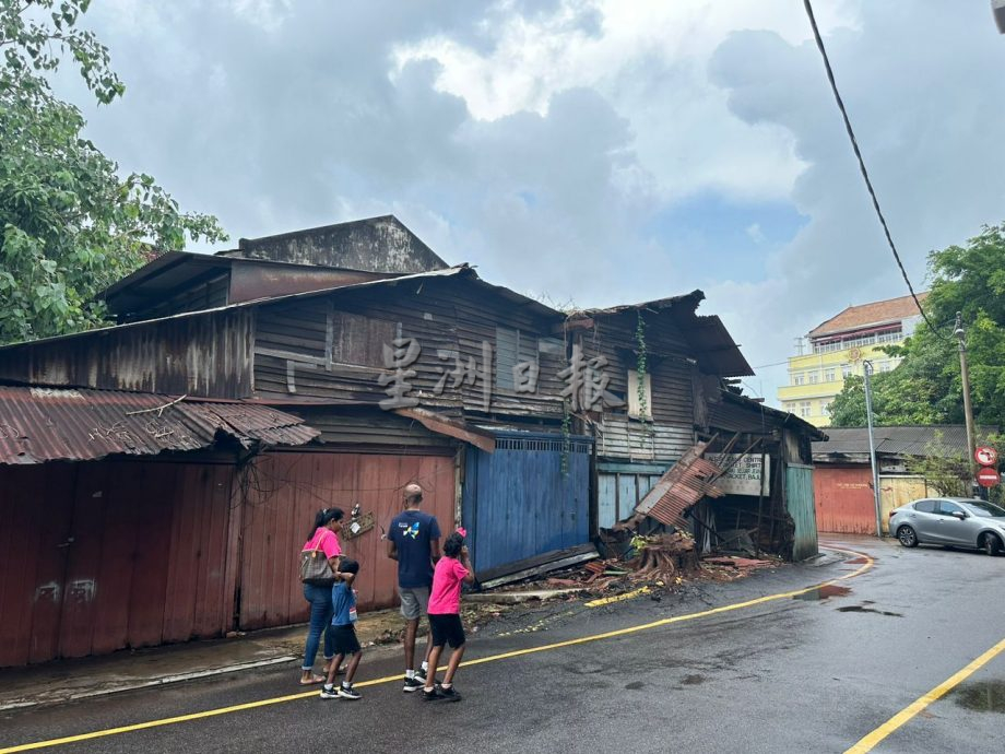 （古城第三版主文）祈安律木屋荒废屋檐倒塌 梁证法促业主尽快维修