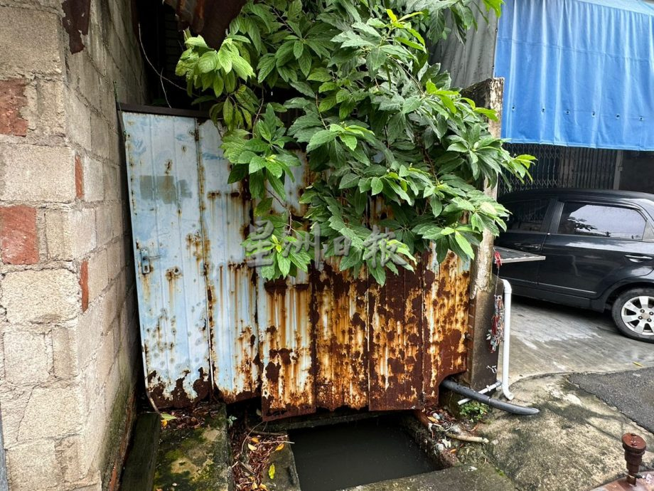 （古城第三版主文）祈安律木屋荒废屋檐倒塌 梁证法促业主尽快维修