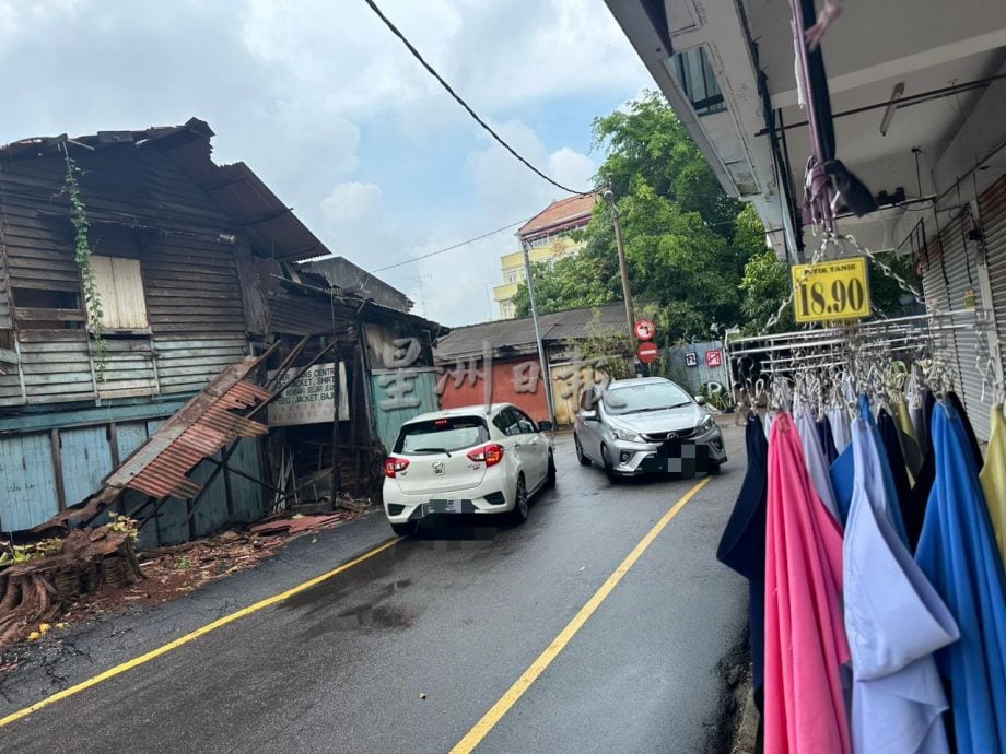 （古城第三版主文）祈安律木屋荒废屋檐倒塌 梁证法促业主尽快维修