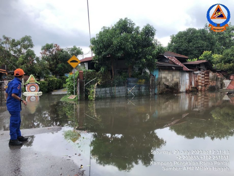 (古城第三版主文)豪雨来袭·甲市区多处汪洋